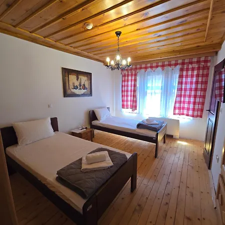 Otel Macedonian Village & *